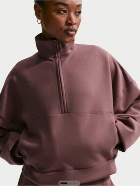 Nike 24.7 ImpossiblySoft
Women's Dri-FIT Oversized 1/2-Zip Top never worn